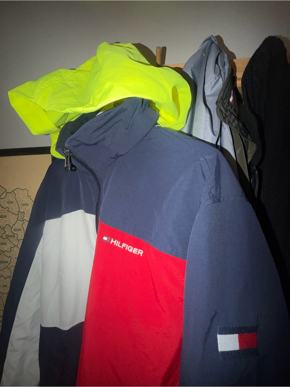 Tommy Hilfiger Men’s Colorblock Jacket. Mesh Lining, Roll out hood. Rare